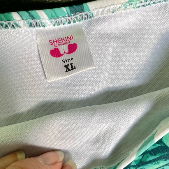 SHEKINI Bikini wrap top, ties in back beautiful color. Bottoms white with plants - Picture 7 of 8